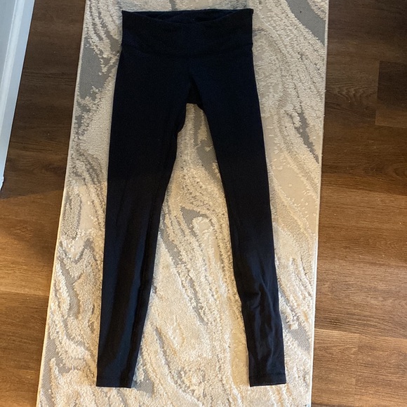 Gently used Lululemon wunder under size 8 full length black leggings - Picture 4 of 4